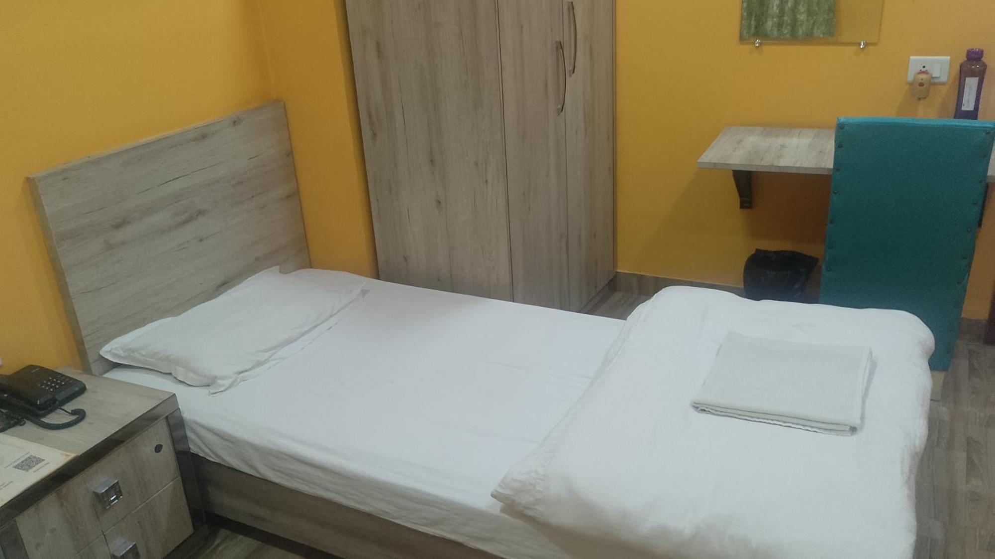 Serenity Inn And Grill Guwahati Luaran gambar